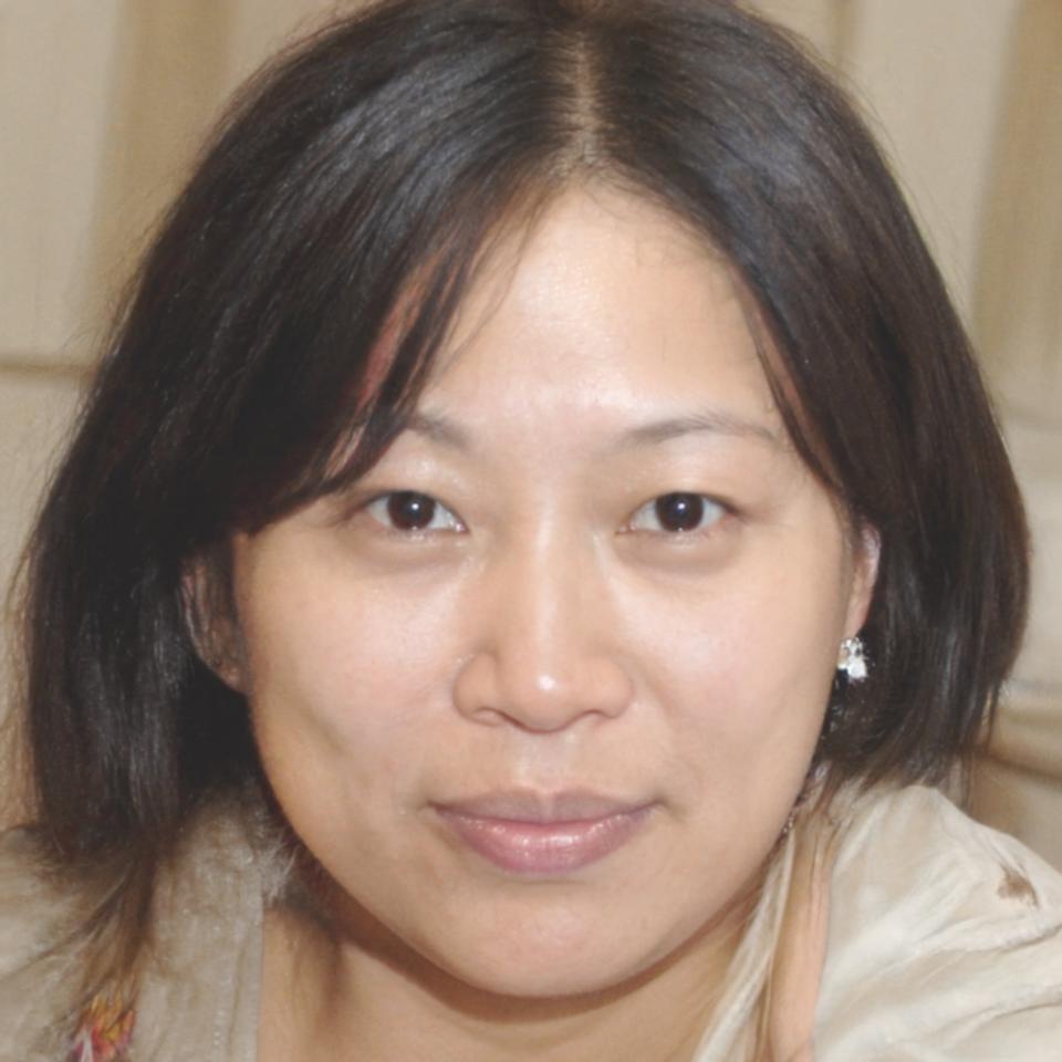 Portrait of Sienna Valtonen, Community Program Coordinator at quendariqo